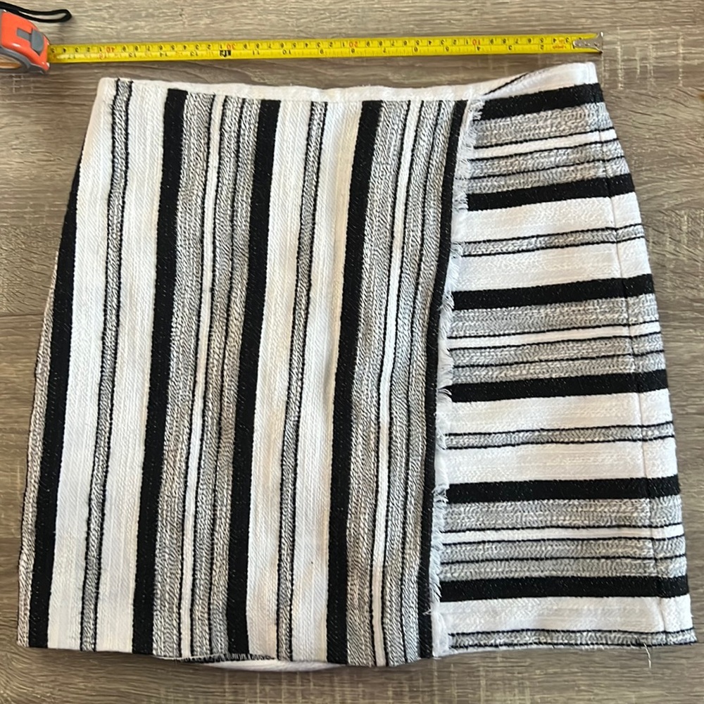 WILLOW & THREAD mini skirt